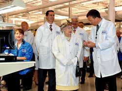 Ketika Ratu Elizabeth II Kagumi BlackBerry Si Raja Smartphone