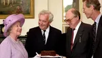 Doyan Makan Manis, Ini Momen Mendiang Ratu Elizabeth II saat Ngemil Kue