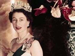 Ratu Elizabeth Tak Direncanakan Bertakhta di Usia Muda Tapi Jadi Ratu Terlama