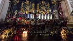 Ratu Elizabeth II Meninggal, Warga Padati Istana Buckingham