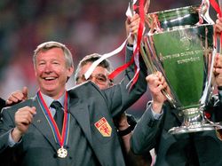 Momen Manis Ratu Elizabeth II dan Sir Alex Ferguson di Buckhingham