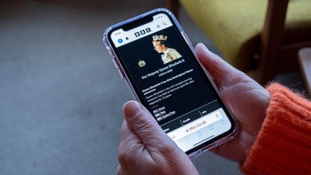 Berita mengenai kematian Ratu Elizabeth II menggema melalui internet ke seluruh dunia. Foto: Getty Images