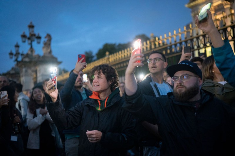 Ratu Elizabeth II wafat diabadikan ponsel