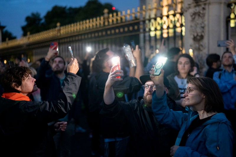 Ratu Elizabeth II wafat diabadikan ponsel