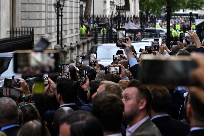 Ratu Elizabeth II wafat diabadikan ponsel