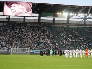 Ratu Elizabeth II Wafat, Zurich Vs Arsenal Langsung Heningkan Cipta