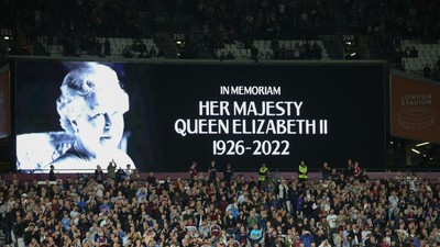 Ratu Elizabeth Meninggal Dunia, Juga Ada Duka di Lapangan Bola