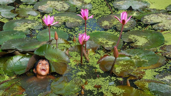 Simak Foto-foto Anti Stres yang Bikin Ngakak Sebuah foto bisa menjadi salah satu obat anti stres apabila momen yang dihasilkan terlihat lucu dan bikin ngakak. Penasaran? Yuk, intip foto-fotonya.