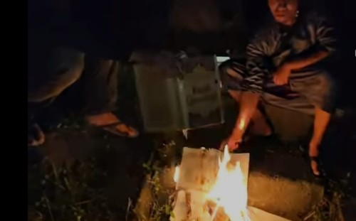 Tangkapan layar pembakaran kitab Tafsir Al Quran oleh tersangka SH.