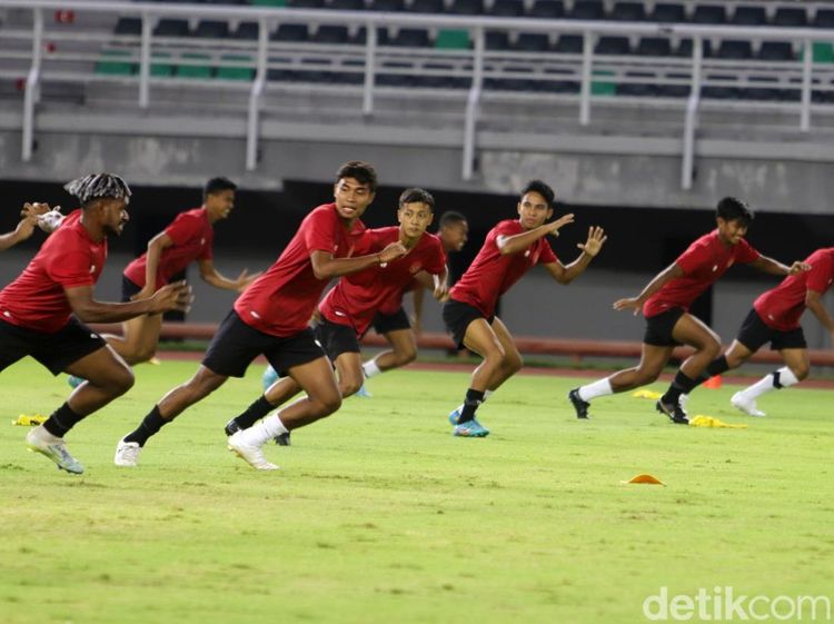 Mengintip Latihan Timnas U-19 di Stadion GBT