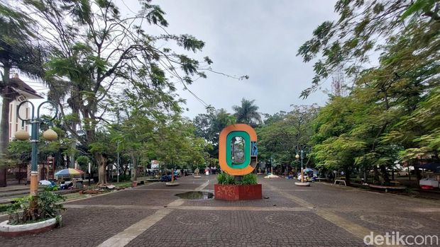 Tugu titik 0 kilometer di Kota Cimahi.