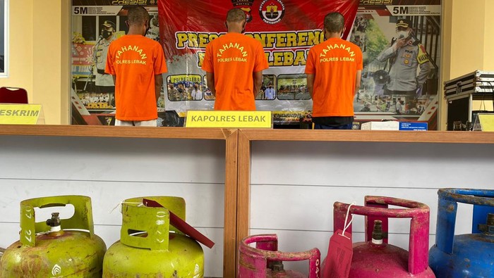 Ungkap kasus pengoplosan gas nonsubsidi di Mapolres Lebak.
