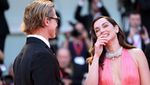 Pesona Memikat Ana de Armas Bergaun Pink