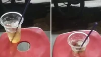 Tidak pernah terpikirkan, seorang netizen menemukan fungsi dari lubang di bagian tengah kursi plastik. Ternyata selama ini lubang tersebut bisa berguna sebagai tempat menyimpan es teh manis. Foto: 1cak.com