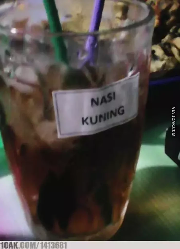 Aksi kocak minum es teh manis Kocak! 10 Cara Tak Terduga Minum Es Teh ala Netizen