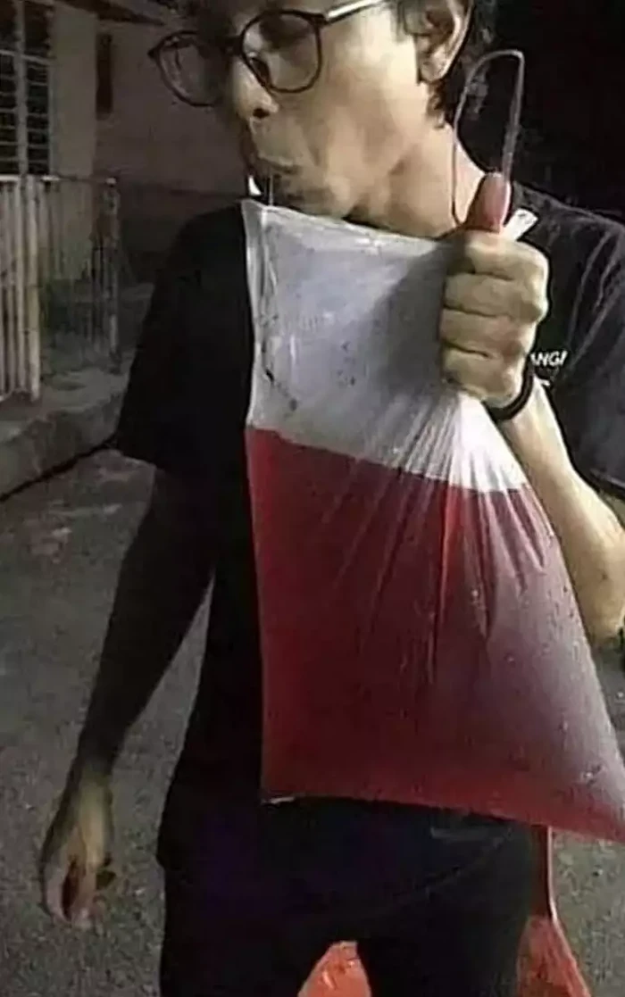 Aksi kocak minum es teh manis Kocak! 10 Cara Tak Terduga Minum Es Teh ala Netizen