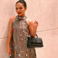 Dalam kesempatan lain, Amel Carla kondangan dengan gaun.Foto: Instagram @amelcarla