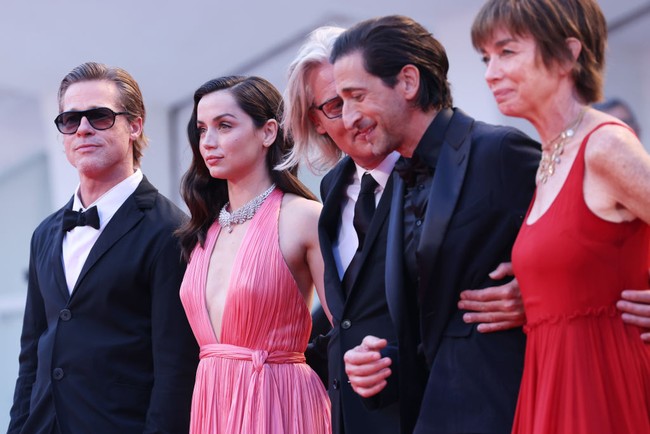 Ana de Armas beradu akting dengan Adrien Brody yang memerankan Arthur Miller, suami ketiga Marilyn Monroe. Foto: Getty Images/Maria Moratti