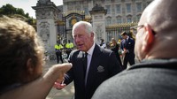 Raja Charles III langsung naik takhta, meski belum digelar upacara resmi. (Foto: AP/Christophe Ena)