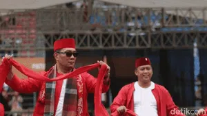 Asyik Banget, Begini Gaya RK Menari Ronggeng