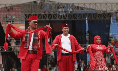 Asyik Banget, Begini Gaya RK Menari Ronggeng