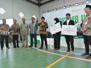 Mendes Beri Beasiswa ke 27 Mahasiswa Transmigrasi