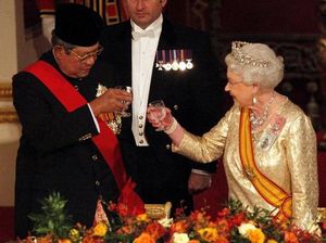 Tentang Gelar Kesatria yang Diterima SBY-Ronald Reagen dari Ratu Elizabeth