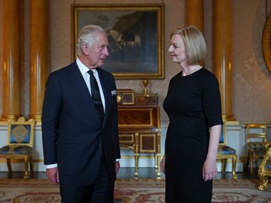 Bertemu PM Inggris, Raja Charles Cerita Momen Wafatnya Ratu Elizabeth