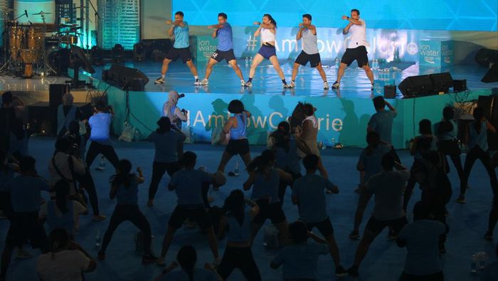 Bukan Konser, Begini Workout yang Buat Happy dan Tubuh jadi Healthy Minuman isotonik rendah kalori, Ion Water menggelar IonNation 2022, sebuah festival olahraga workout terbesar yang dikolaborasikan dengan pertunjukan live music. Inget! Bukan konser lho yah…