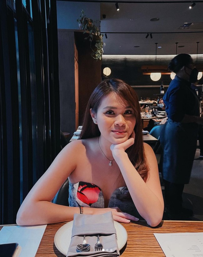 Tak hanya memiliki paras yang cantik, Chen rupanya juga merupakan seorang pengusaha. Bisnis yang digelutinya bergerak di bidang kuliner. Foto: Instagram/@chengiovanis