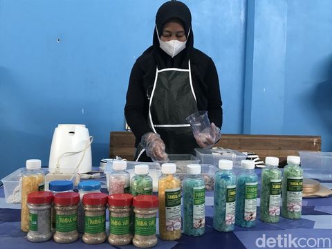 Di Rembang ada sekelompok warga yang memproduksi garam bervarian rasa seafood. Mereka tergabung dalam Koperasi Tani Sari Makmur Desa Tambakagung. Foto diambil Rabu (7/9/2022).