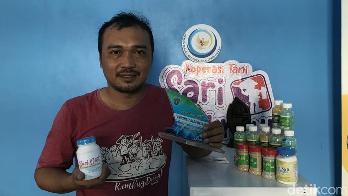 Di Rembang ada sekelompok warga yang memproduksi garam bervarian rasa seafood. Mereka tergabung dalam Koperasi Tani Sari Makmur Desa Tambakagung. Foto diambil Rabu (7/9/2022).