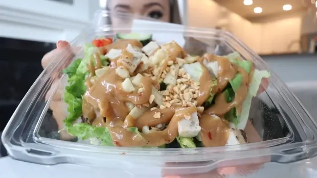 YouTuber Coba Diet Kim Kardashian