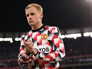 Apa Kabar Donny van de Beek? Sudah Mulai Pulih, nih!