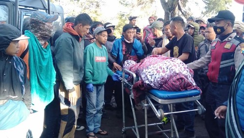 Evakuasi jeep terjun ke jurang kawasan Gunung Bromo