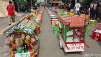 Lanjut Kuwu Malangsemirang, tradisi ini sudah dilakukan turun temurun yang awalnya sebagai tanda persembahan bagi bangsawan atau tokoh masyarakat. Sehingga, warga membawa tenong ke Makam Buyut Nuresih, untuk mendoakan leluhur.
