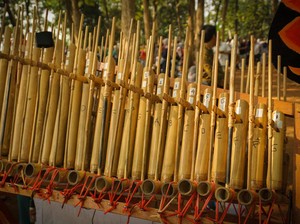25 Contoh Alat Musik Ritmis serta Cara Memainkannya