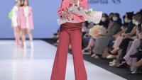 Baru saja meluncurkan koleksi pakaian Lyah by Amelia NS, selebgram cantik ini membungkam kritik netizen yang sering menyebutnya hanya mengandalkan penampilan seksinya saja. Foto: Instagram @amelians97