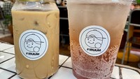Untuk segarkan dahaga, coba Maxim Dalgona Coffee (Rp 33.000) dan Omija Ade (Rp 31.000) di sini. Slurppp!