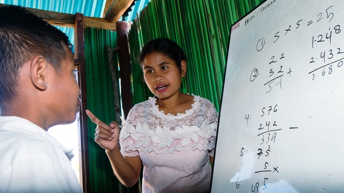 Jennifer, Seorang guru yang mengajar SD di pedalaman NTT