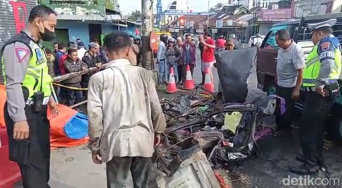 Kecelakaan bus pariwsata dan empat kendaraan tewaskan enam orang di Wonosobo, Sabtu (10/9/2022).