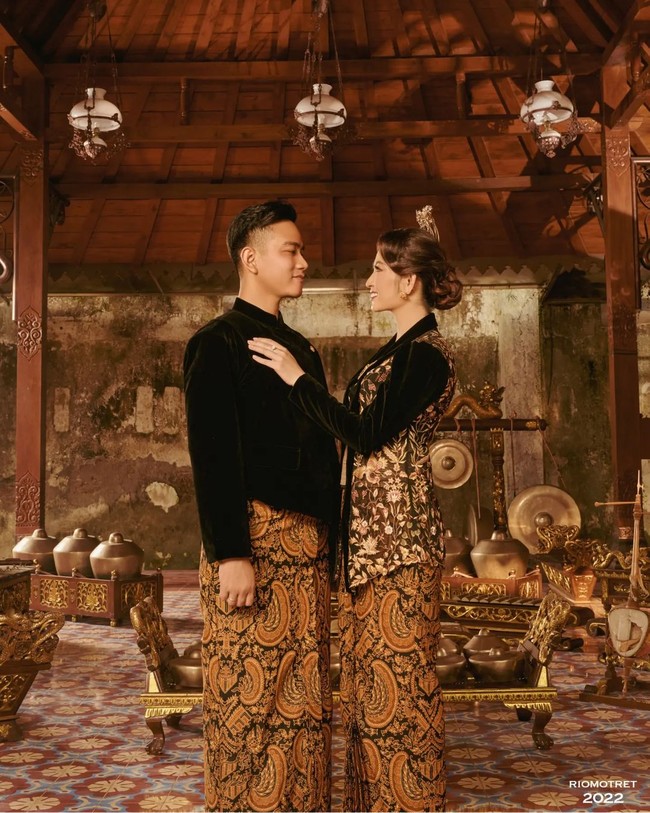 Begini potret mesra Gibran Rakabuming dan Selvi Ananda yang sudah tujuh tahun menikah.Foto: Instagram @riomotret