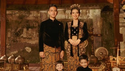 8 Potret Terbaru Keluarga Gibran Rakabuming, Pemotretan dengan Adat Jawa