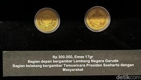 Uang Koin Emas Pak Harto. Ada juga uang koin pecahan Rp 300 ribu dengan emas seberat 17 gram. Bagian depan bergambar Lambang Negara Garuda, bagian belakang bergambar Temuwicara Soeharto dengan Masyarakat.