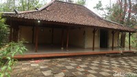 Jadi di Jomblang itu dalam satu hari hanya melayani satu kali trip. Jadi harus tentukan waktu dulu, dan sebaiknya kalau datang langsung jam 8-9 pagi ke Luweng Jomblang, imbuhnya. Foto: Pradito Rida Pertana/detikJateng
