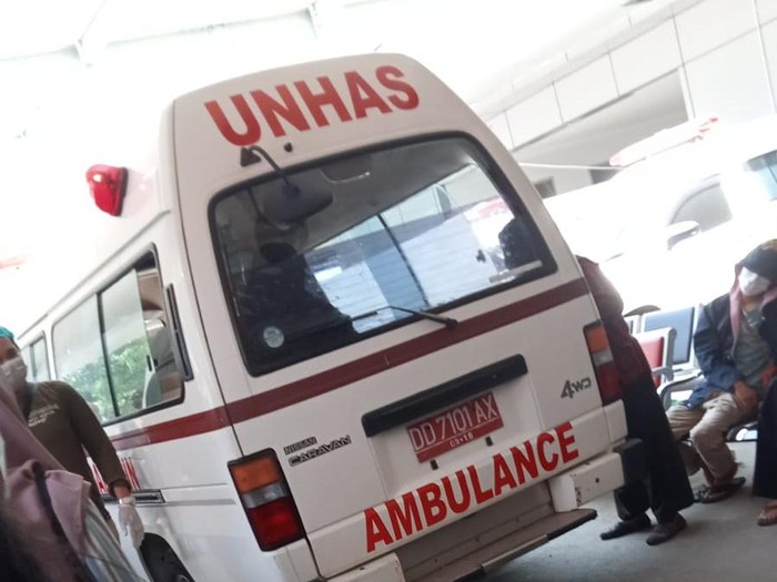 Mahasiswa tewas terjatuh dari lantai 3 asrama mahasiswa putri.