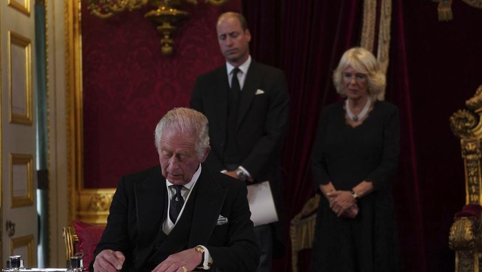 Viral Ekspresi Frustrasi Raja Charles III, Emosi Gegara Pena