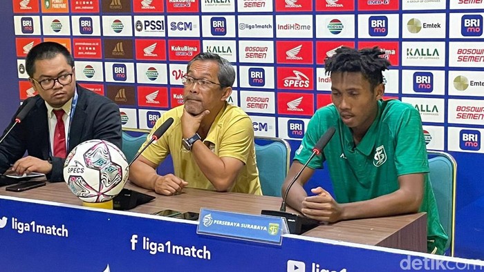 Pelatih Persebaya Surabaya Aji Santoso usai pertandingan melawan PSM Makassar