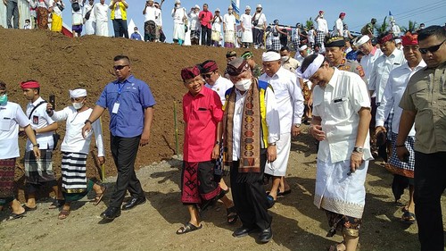 Pembangunan tol kedua di Bali yakni Tol Jagat Kerthi Bali, Gilimanuk - Mengwi dimulai hari ini, Sabtu (10/9/2022). Ditandai dengan peletakan batu pertama oleh Menteri Pekerjaan Umum dan Perumahan Rakyat (PUPR) Mochamad Basuki Basuki Hadimuljono.