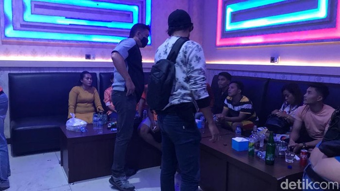 Polisi razia tempat karaoke di Batu Bara, Sumut.